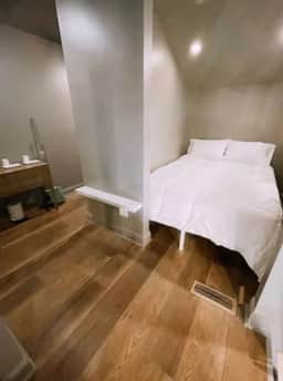 Charming Carriage house in Popular Bates Hendricks