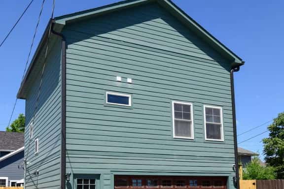 Charming Carriage house in Popular Bates Hendricks - Image 1