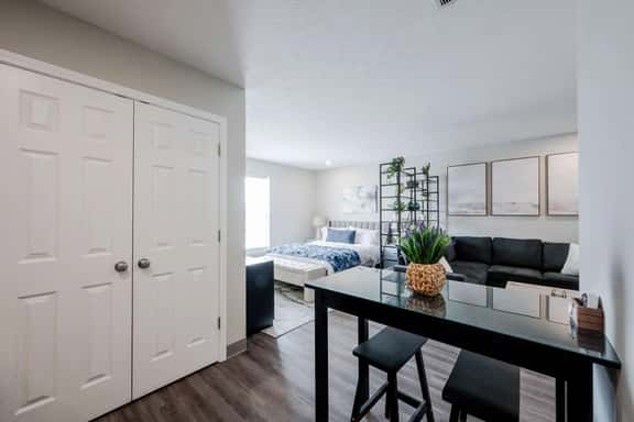 Located in the heart of Indianapolis Medical Corridor! - Image 1